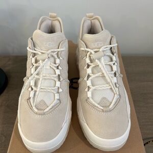 UGG Captrail Low Sneakers Brand New Size 7.5